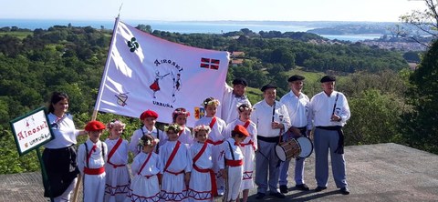 Airoski dantza taldea eta Tukutun txalaparta