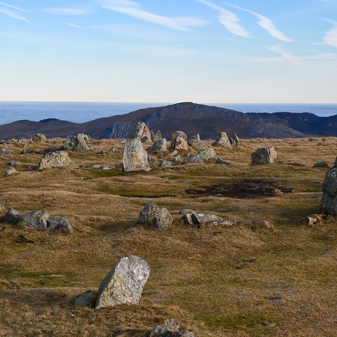 Mitologia eta megalitismoa, mitotik errealitatera