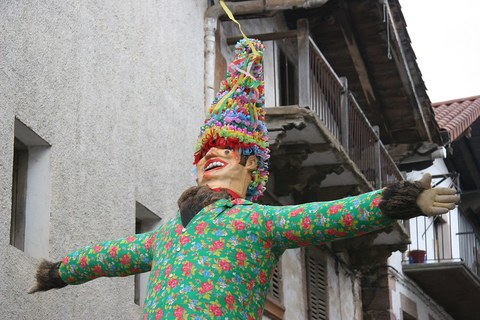 Komedia, epaiketa eta satira soziala : Monsieur Carnaval-etik San Pantzar-era