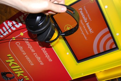 Klik ukipen-pantaila - Borne interactive "Klik" (2008)