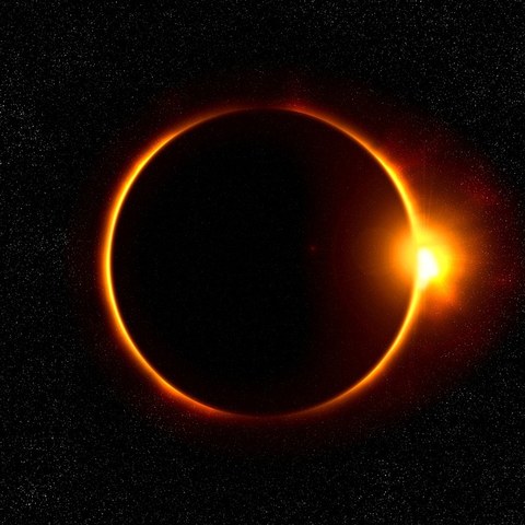 Eguzki eklipsea, gertakari astronomikoa baino gehiago