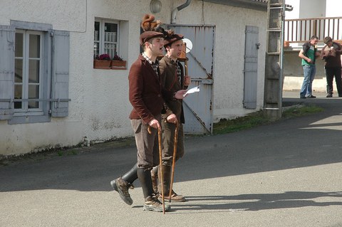 Hitza eta hizkuntza berpiztearen zerbitzuko