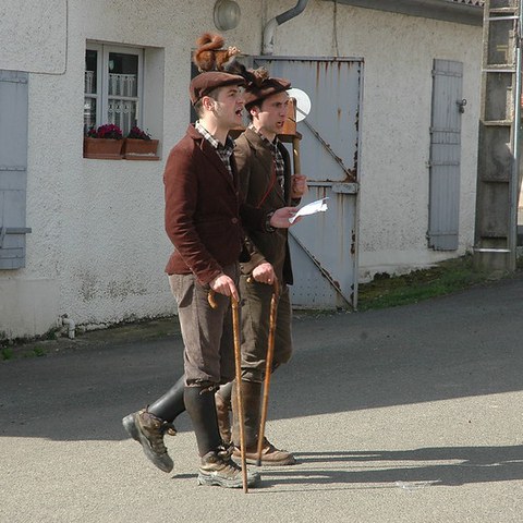 Hitza eta hizkuntza berpiztearen zerbitzuko