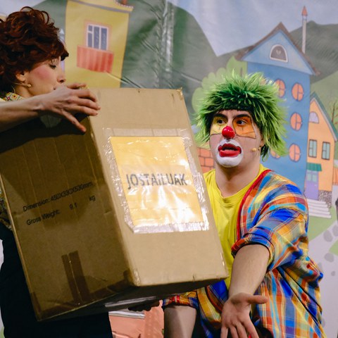 Pontx pailazoa "Denak plazara"