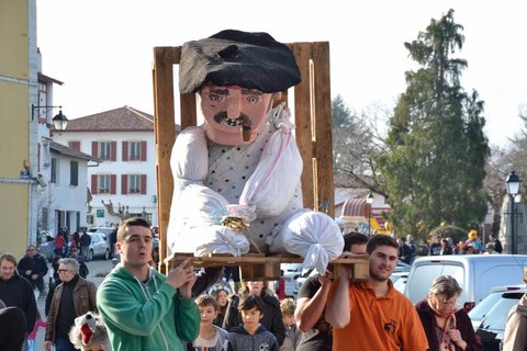 Zanpantzarren auzia Urruñan