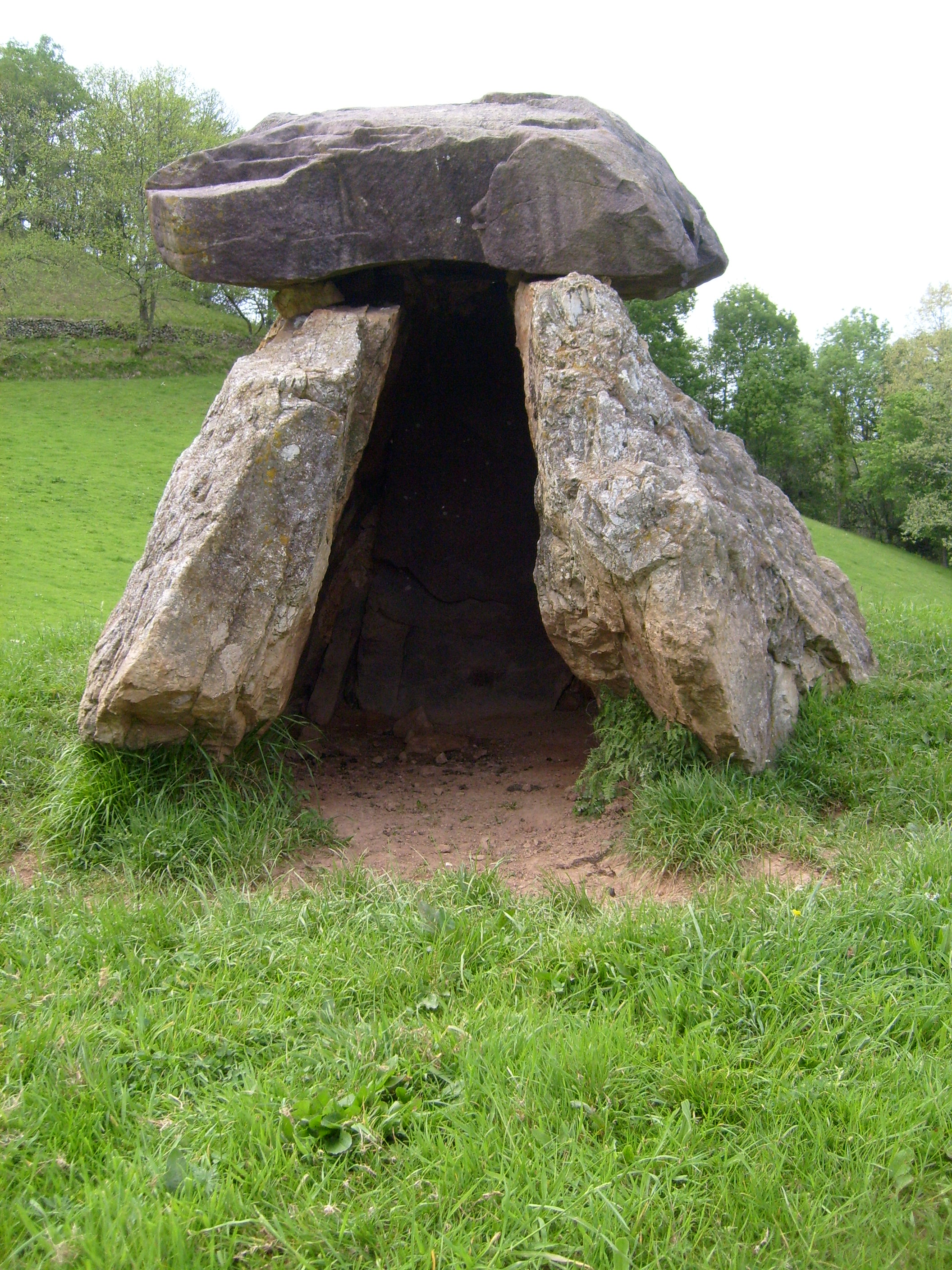 Gaxteeniako trikuharria - Dolmen de Chuberam (Gaxteenia) 