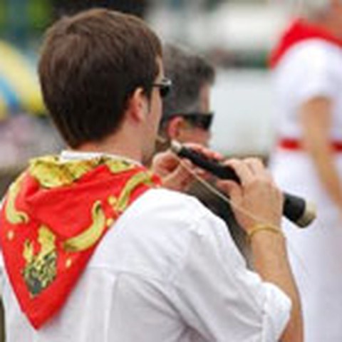 Propagando la cultura vasca en fiesta de Baiona
