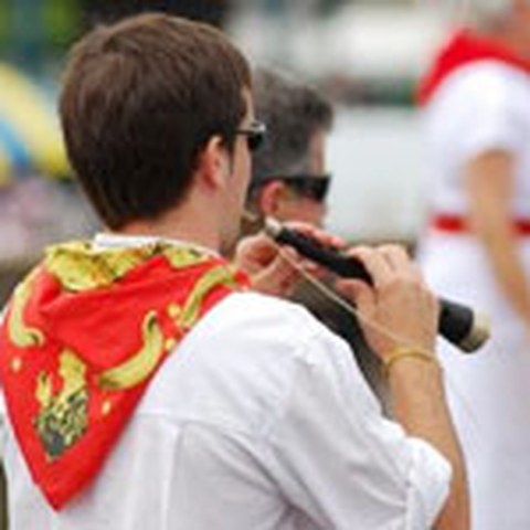 Propagando la cultura vasca en fiesta de Baiona