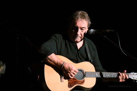 Anje Duhalde + 250 ikasle kantuz