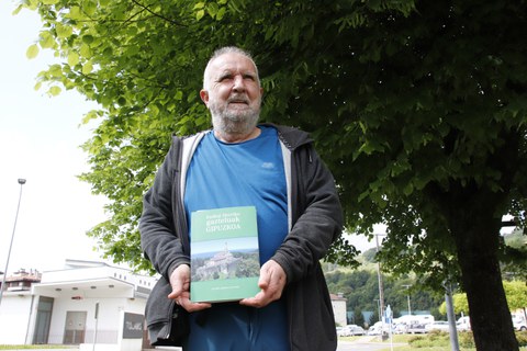 Antton Arrieta Valverde "Erdi Aroko gazteluen inbentario baterantz Euskal Herrian. Iturriak eta emaitzak" Antton Arrieta Valverde "Erdi Aroko gazteluen inbentario baterantz Euskal Herrian. Iturriak eta emaitzak"
