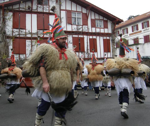 Beñat Zintzo-Garmendia "Erritoak eta sinbolikak euskal ihauterien bitartez" Beñat Zintzo-Garmendia "Erritoak eta sinbolikak euskal ihauterien bitartez"