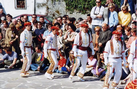 Euskal dantzaren ezagutza egin Euskal dantzaren ezagutza egin