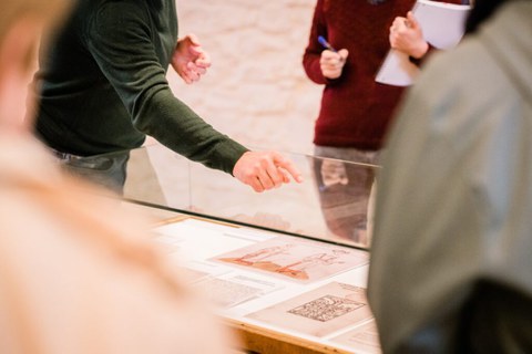 "Mitologia - Euskal leienden bideetan" erakusketaren bisita gidatua