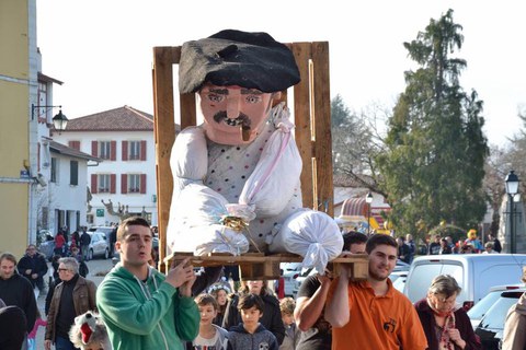 Zanpantzarren auzia Urruñan