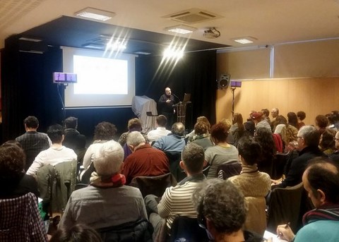 Euskal Herriko haurrentzako antzerkiari buruzko lan-jardunaldiaren bilduma sarean da Euskal Herriko haurrentzako antzerkiari buruzko lan-jardunaldiaren bilduma sarean da