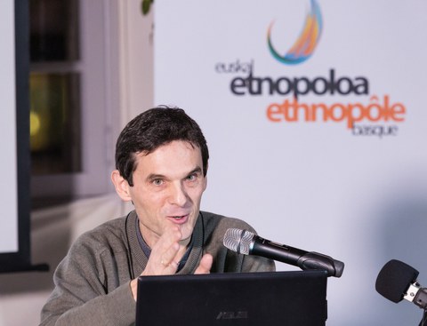 Euskal kantuaren intonazio berezia Euskal kantuaren intonazio berezia