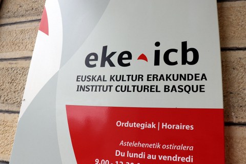 EKE-k ateak berriz irekitzen dizkio publikoari