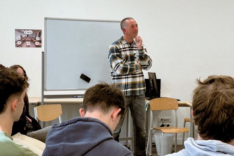 Idazleak ikastetxeetan: hitzen bidez ikasten