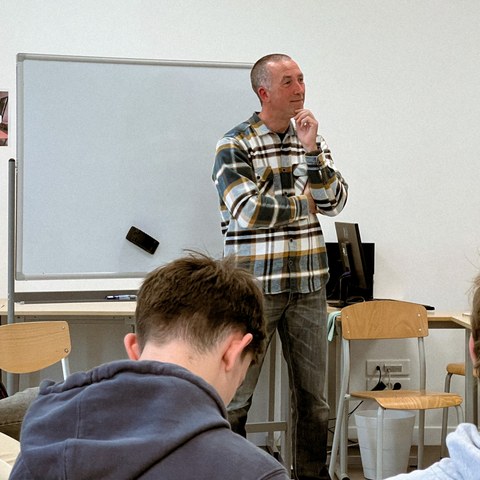 Idazleak ikastetxeetan: hitzen bidez ikasten
