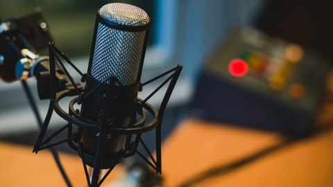 Euskal kultur erakundea ohoretan France Musique irratian