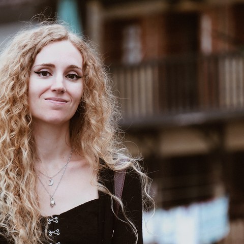 Iosune de Goñi Garcia "Nekatoenea" eta "Hugoenea" literatura sorkuntza egonaldi bikoitzaren irabazlea