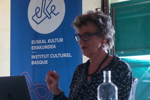 Lurrak errana: Australia Zentraleko ahozko eta ikusmen artea