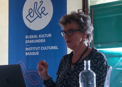 Lurrak errana: Australia Zentraleko ahozko eta ikusmen artea