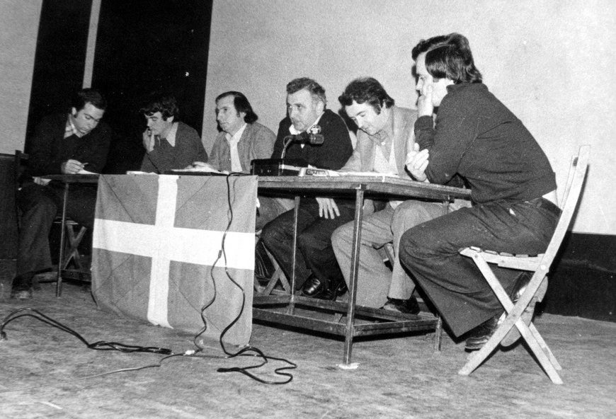 EATB elkartearen sortzeko Biltzar Nagusia Urnietan. Ezkerretik eskuinera: Joseba Urzelai, Txomin Héguy, Eugenio Arozena, Martin Idiakez, Daniel Landart, Jokin Izagirre EATB elkartearen sortzeko Biltzar Nagusia Urnietan. Ezkerretik eskuinera: Joseba Urzelai, Txomin Héguy, Eugenio Arozena, Martin Idiakez, Daniel Landart, Jokin Izagirre