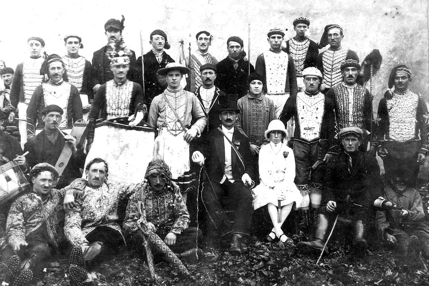 Mendikotako maskaradak, 1921ean © Elichabe familia Mendikotako maskaradak, 1921ean © Elichabe familia