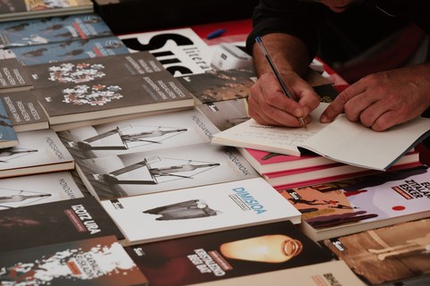 Literaturaren, musikaren eta umore onaren topagunea
