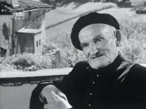 Jean Elissalde "Zerbitzari" apezaren iritzia dantzaz (1958)