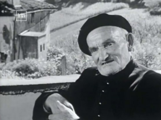 Jean Elissalde "Zerbitzari" apezaren iritzia dantzaz (1958)