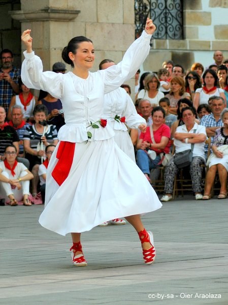Generoa eta adina dantzan