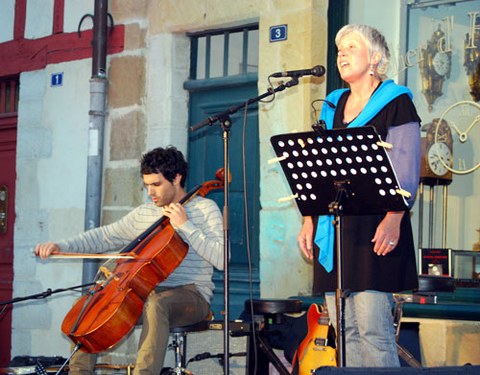 Maddi Oihenart & Sokahots orkestra + Leun Maddi Oihenart & Sokahots orkestra + Leun