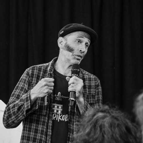 Asisko Urmeneta "Sorgina banaiz"