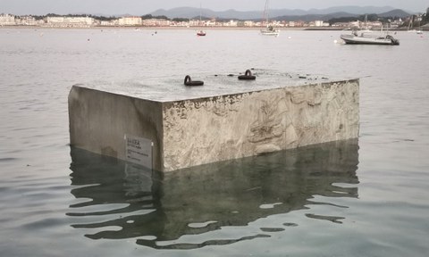 "Bakea, Ex-voto marin", une œuvre d’Anne-Laure Boyer sur la plage du Fort de Socoa "Bakea, Ex-voto marin", une œuvre d’Anne-Laure Boyer sur la plage du Fort de Socoa