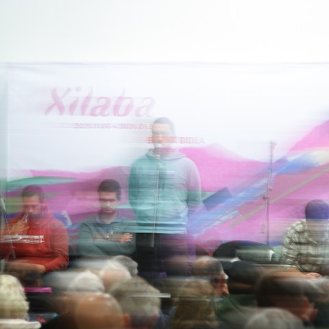 "Bertsolaritza", regards sur l'improvisation versifiée et chantée en langue basque