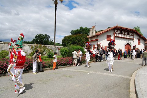 Histoire des costumes traditionnels de Besta Berri