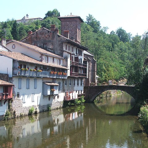 Visite de Saint-Jean-Pied-de-Port en basque