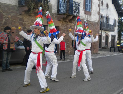 Rites et symboliques à travers les carnavals Basques Rites et symboliques à travers les carnavals Basques
