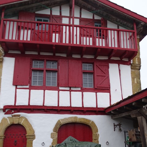 Etxea, La Maison et le Basque : de la vie terrestre au paradis