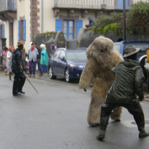 La Chandeleur fête Chrétienne ou Carnaval par excellence ? Le mythe du dieu Ours / Hartza et les carnavals Basque