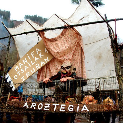 Chars de carnaval et autres monstruosités