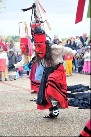 La restauration d'un costume de Kotilun Gorri La restauration d'un costume de Kotilun Gorri