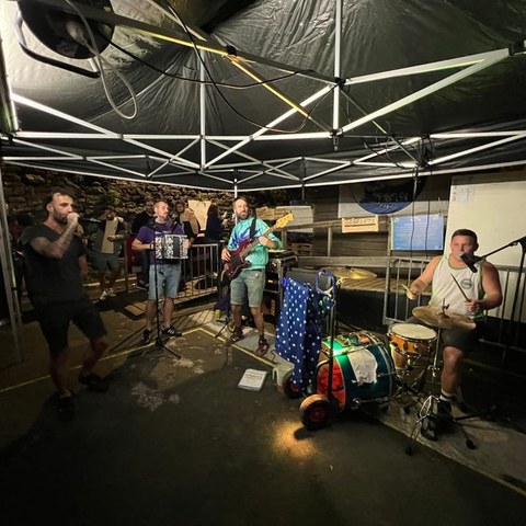 Los Chuchos + Dizkobolo + Burutik