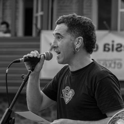 Quelle place pour la création basque dans les pratiques de communication ?