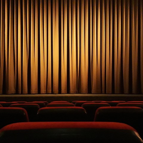 L’architecture de la scène, entre jeu et silence