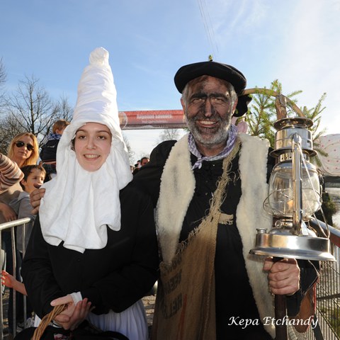 Olentzero  & Mari Domingi à Isturits