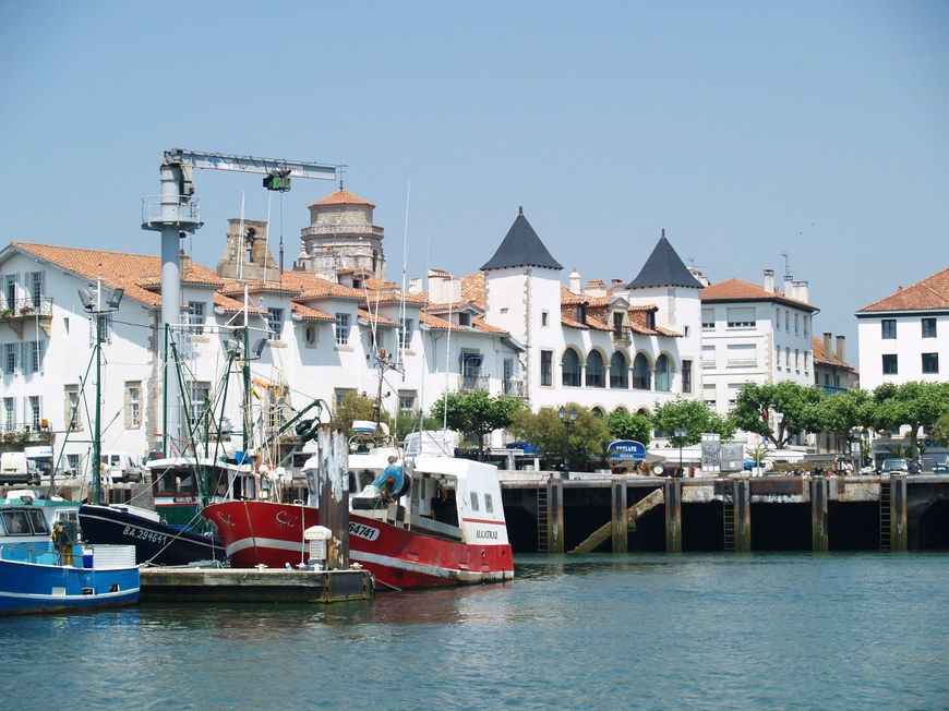 Donibane Lohizuneko portua - Le port de Saint-Jean-de-Luz Le port de Saint-Jean-de-Luz