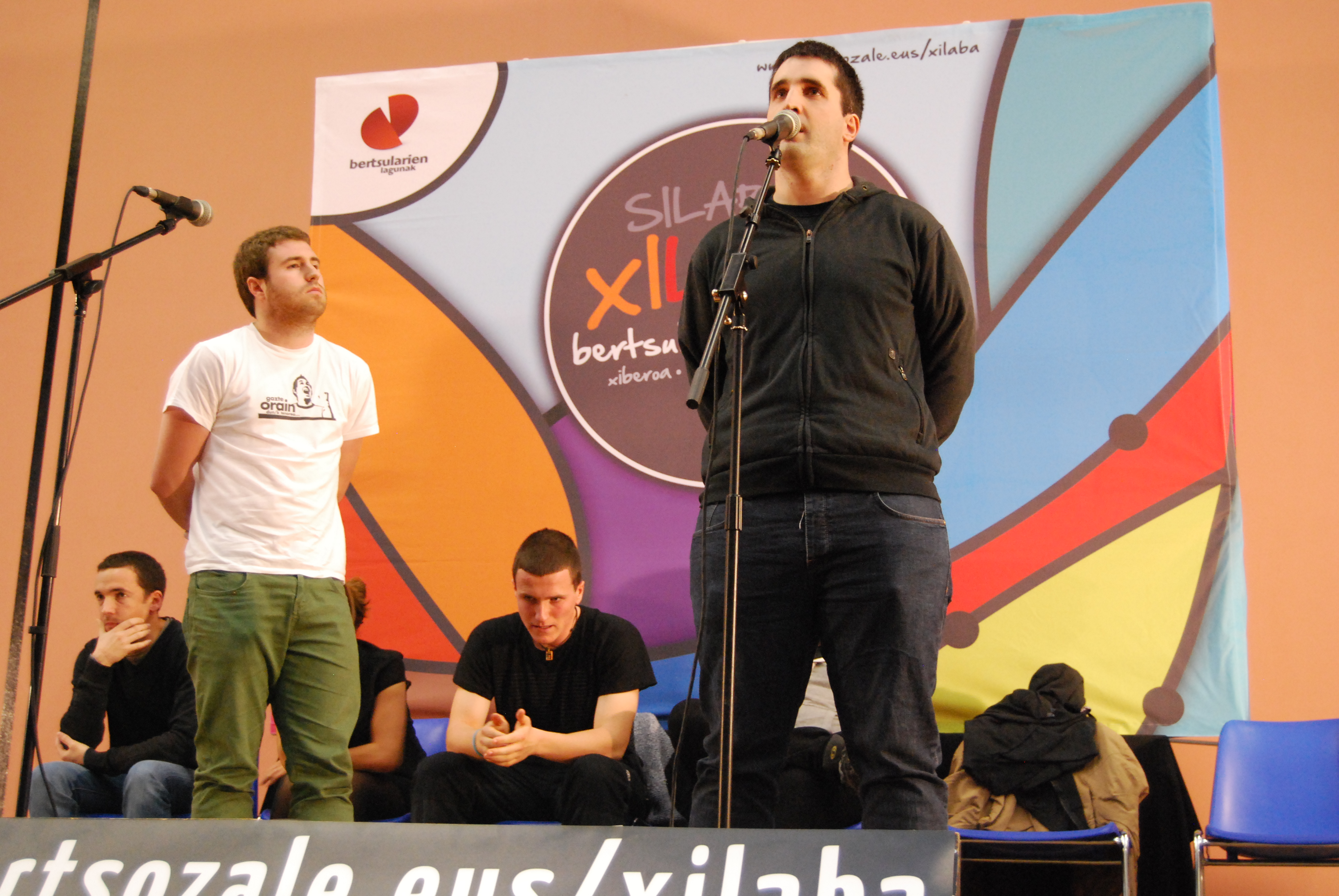 Eneritz Zabaleta versifiant avec Patxi Iriart 